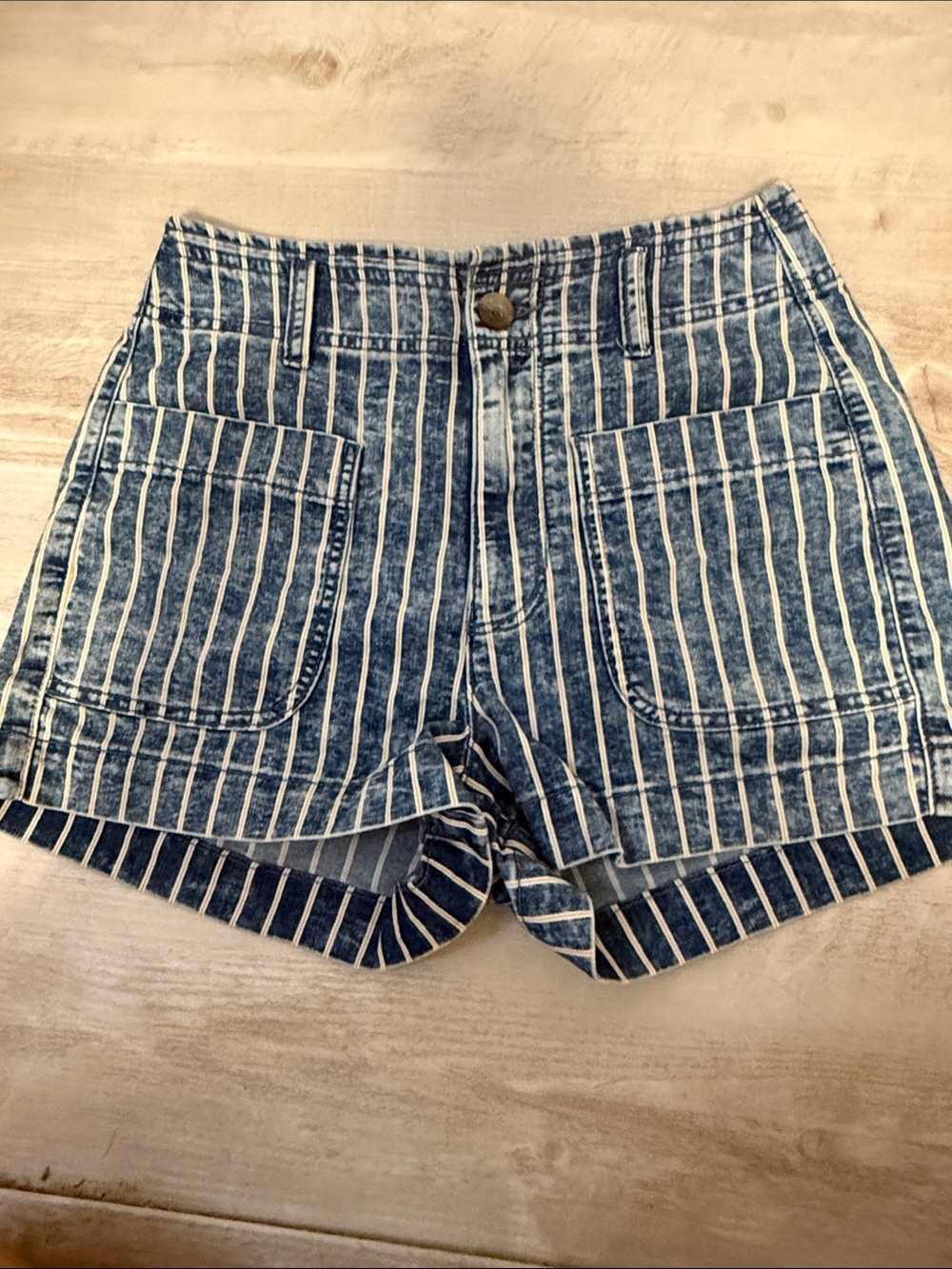 American Eagle Outfitters Blue and White Striped Denim Shorts - Picture 1 of 2